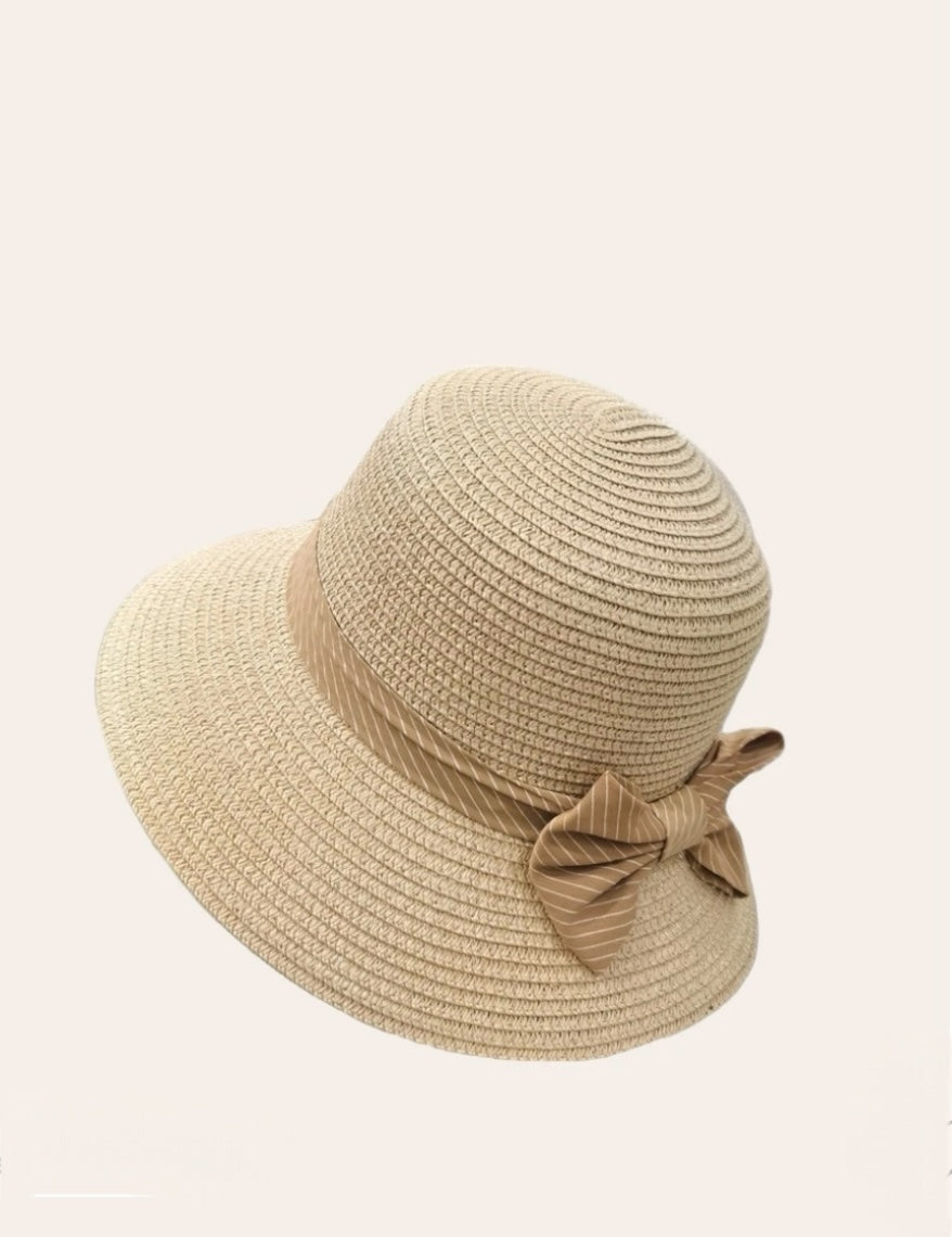 Chapeau de paille avec nœud papillon rayé
